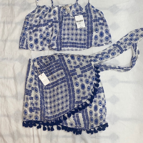 Forever 21 large 2 piece - Picture 3 of 7